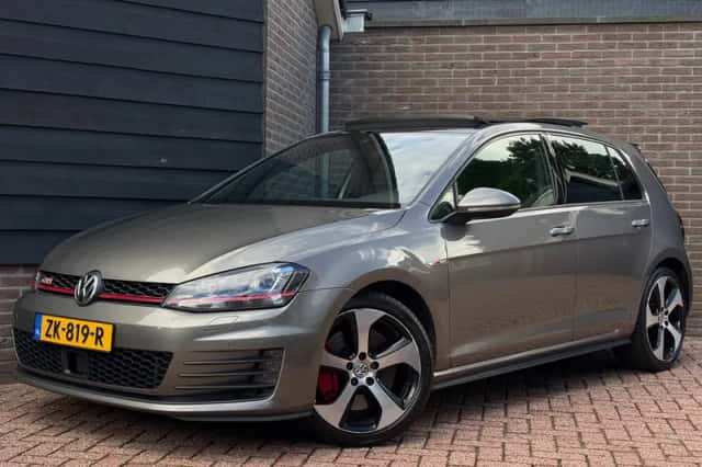 Volkswagen Golf (2016) thumbnail 1