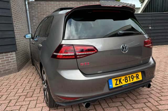 Volkswagen Golf (2016) thumbnail 3