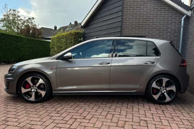 Volkswagen Golf (2016) thumbnail 4