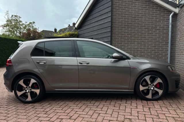Volkswagen Golf (2016) thumbnail 6