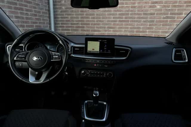 Kia Ceed (2019) thumbnail 2