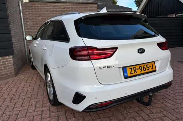 Kia Ceed (2019) thumbnail 3