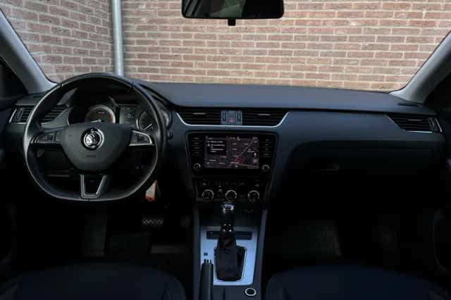 Škoda Octavia (2019) thumbnail 2