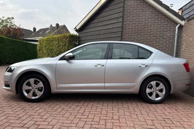 Škoda Octavia (2019) thumbnail 4