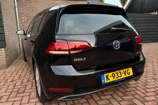 Volkswagen Golf (2018) thumbnail 3