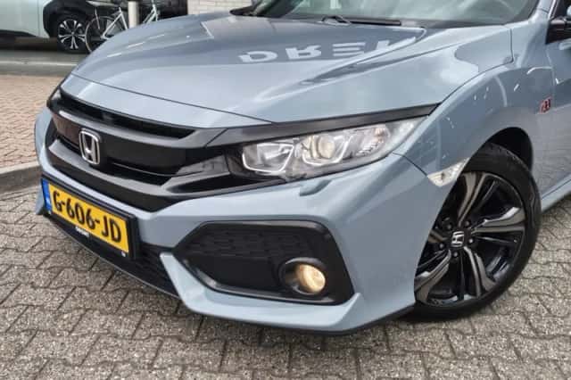 Honda Civic (2019) thumbnail 2