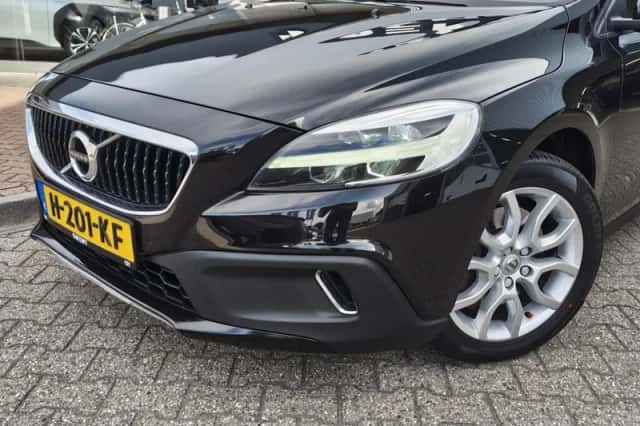 Volvo V40 (2017) thumbnail 2