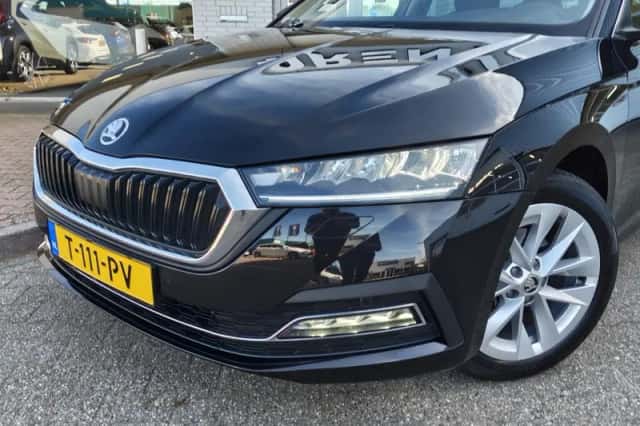 Škoda Octavia (2023) thumbnail 2