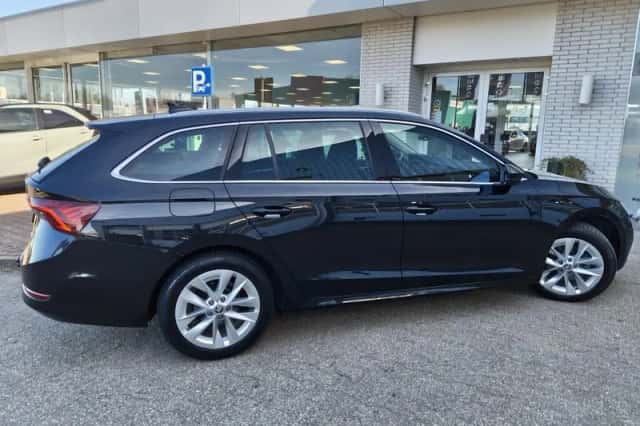 Škoda Octavia (2023) thumbnail 5