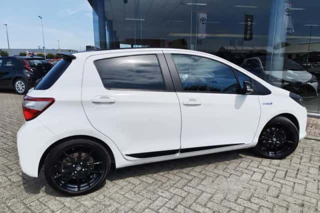 Toyota Yaris (2019) thumbnail 5