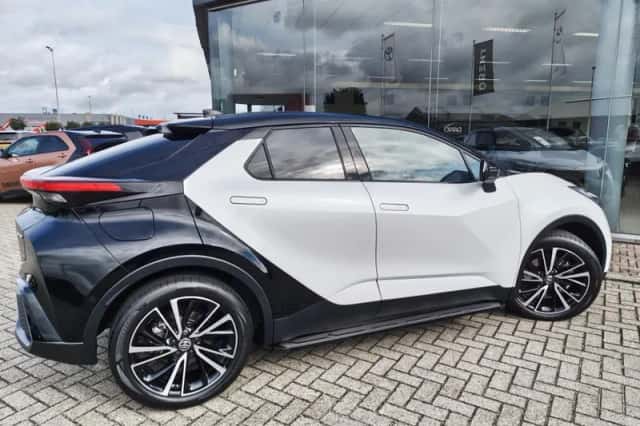 Toyota C-HR (2024) thumbnail 5