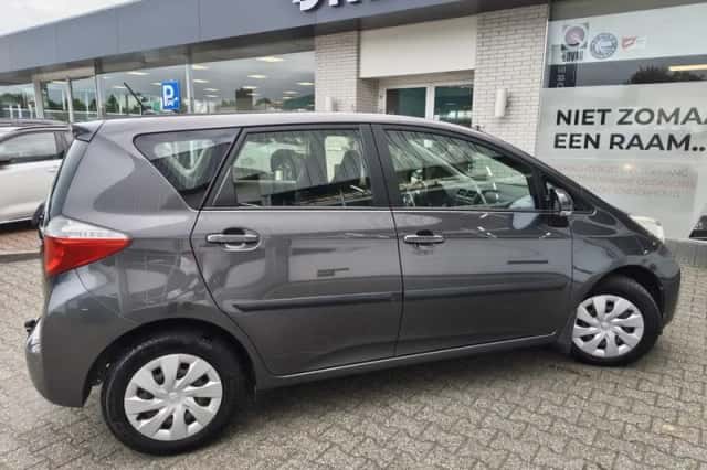 Toyota Verso-S (2012) thumbnail 5