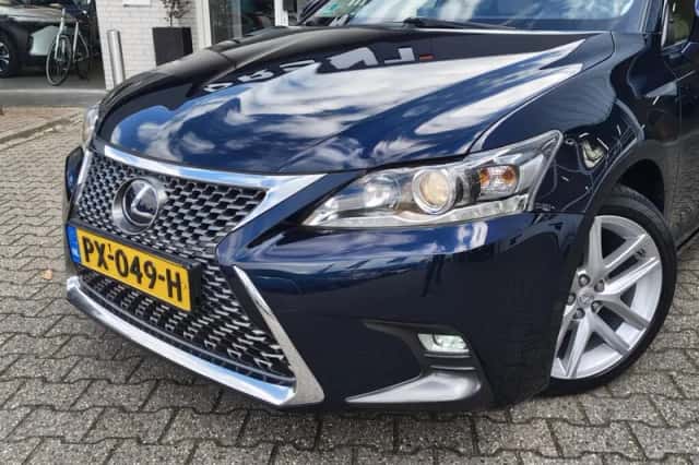 Lexus CT (2017) thumbnail 2