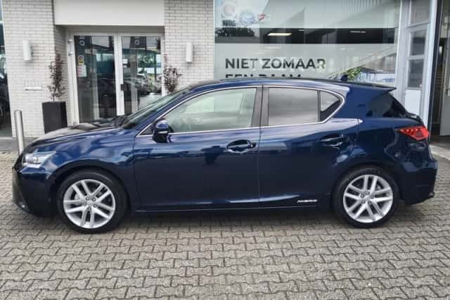Lexus CT (2017) thumbnail 3