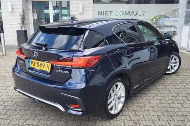 Lexus CT (2017) thumbnail 4
