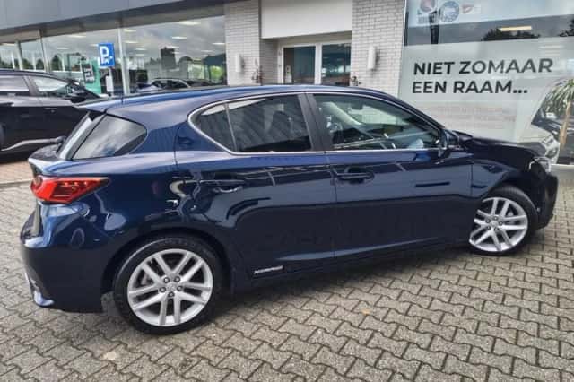 Lexus CT (2017) thumbnail 5
