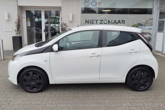 Toyota Aygo (2014) thumbnail 3