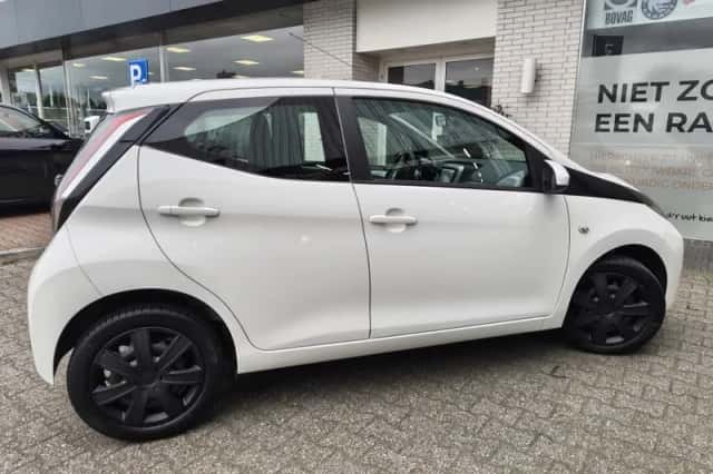 Toyota Aygo (2014) thumbnail 5