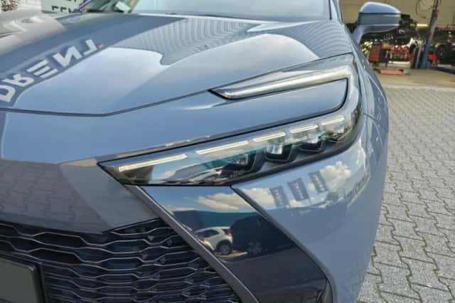 Toyota C-HR (2026) thumbnail 3