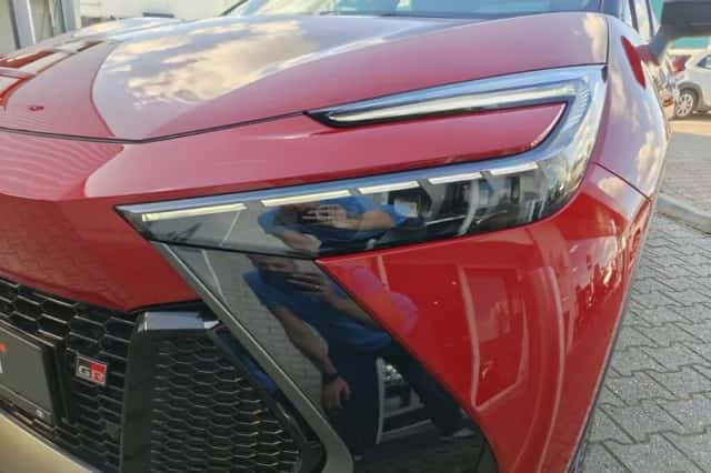 Toyota C-HR (2026) thumbnail 3