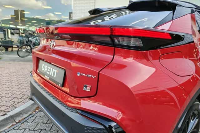 Toyota C-HR (2026) thumbnail 4