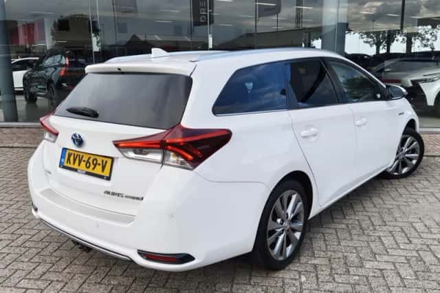 Toyota Auris (2016) thumbnail 4