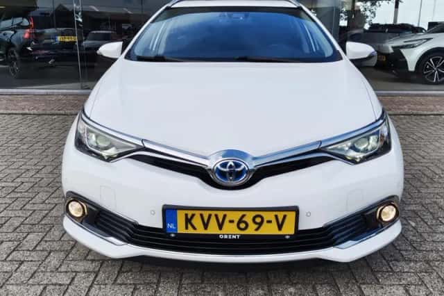 Toyota Auris (2016) thumbnail 6
