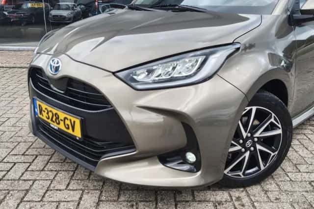 Toyota Yaris (2022) thumbnail 2