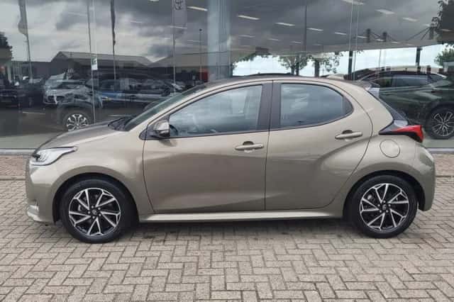 Toyota Yaris (2022) thumbnail 3