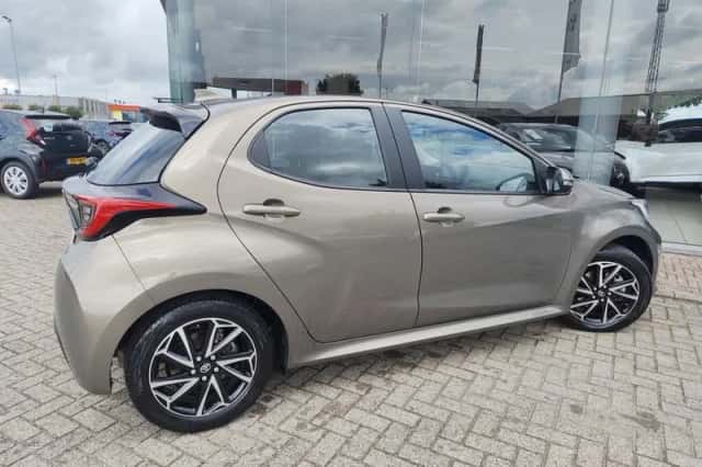 Toyota Yaris (2022) thumbnail 5