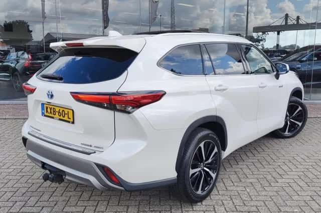 Toyota Highlander (2021) thumbnail 4