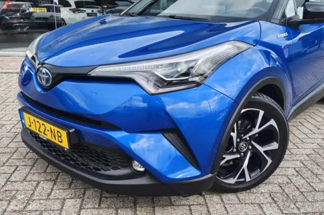 Toyota C-HR (2020) thumbnail 2