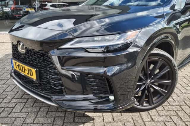 Lexus RX (2023) thumbnail 2