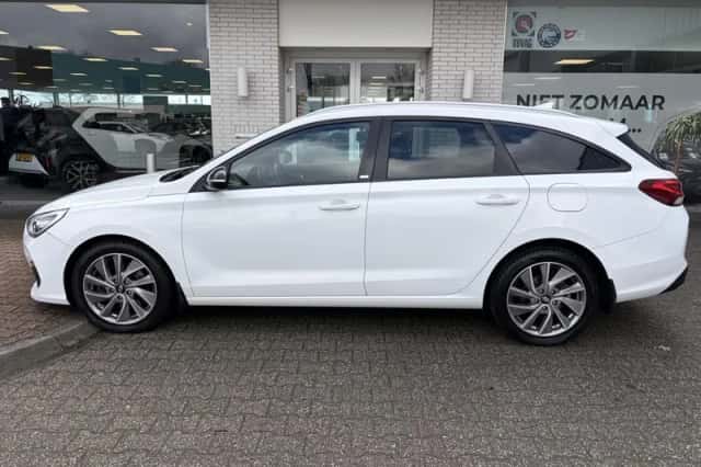 Hyundai i30 (2018) thumbnail 3