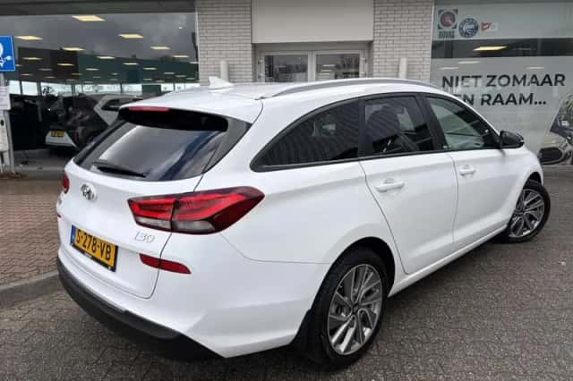 Hyundai i30 (2018) thumbnail 4