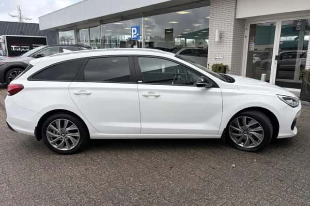Hyundai i30 (2018) thumbnail 5