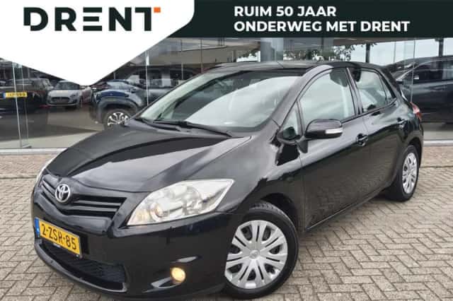 Toyota Auris (2011) thumbnail 1