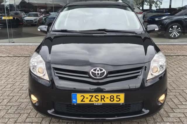 Toyota Auris (2011) thumbnail 6