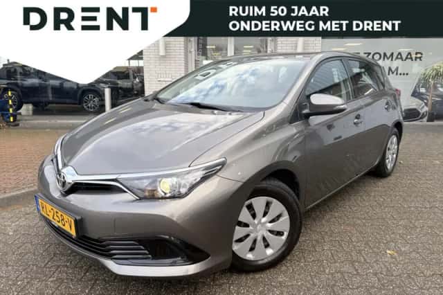 Toyota Auris (2017) thumbnail 1