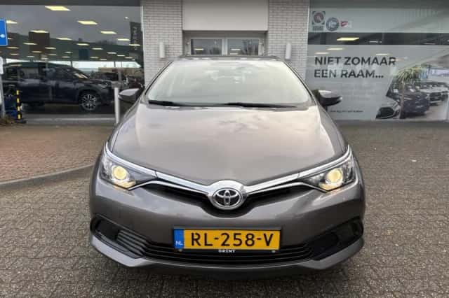 Toyota Auris (2017) thumbnail 6