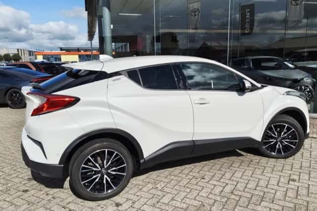 Toyota C-HR (2017) thumbnail 5