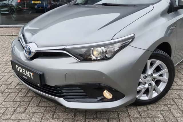 Toyota Auris (2018) thumbnail 2