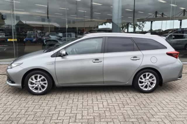 Toyota Auris (2018) thumbnail 3