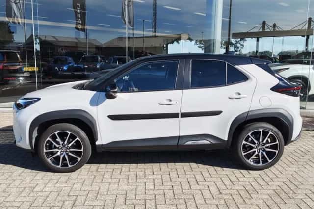Toyota Yaris Cross (2023) thumbnail 3