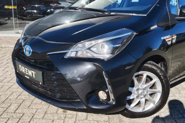 Toyota Yaris (2019) thumbnail 2