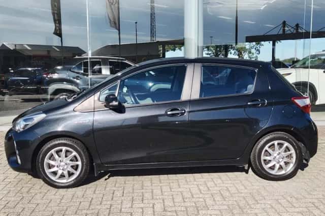 Toyota Yaris (2019) thumbnail 3