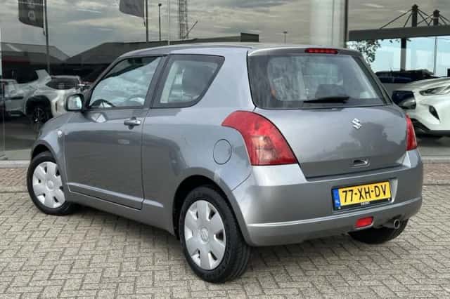 Suzuki Swift (2007) thumbnail 3