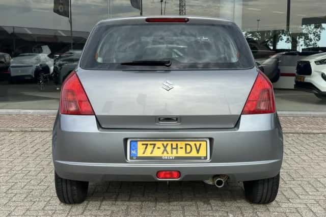 Suzuki Swift (2007) thumbnail 4