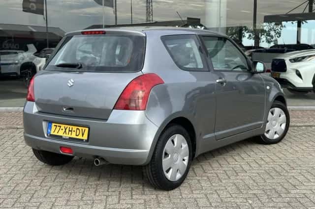 Suzuki Swift (2007) thumbnail 5