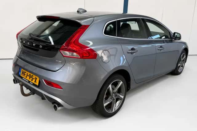 Volvo V40 (2016) thumbnail 2